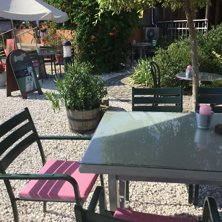 Stoger Panzio Es Etterem * Vasszecseny
