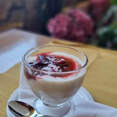 Stoger Panzio Oda ve Kahvaltı *